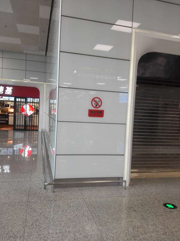 建筑、家具和家電鋼化玻璃油墨在室內(nèi)隔斷上的運(yùn)用